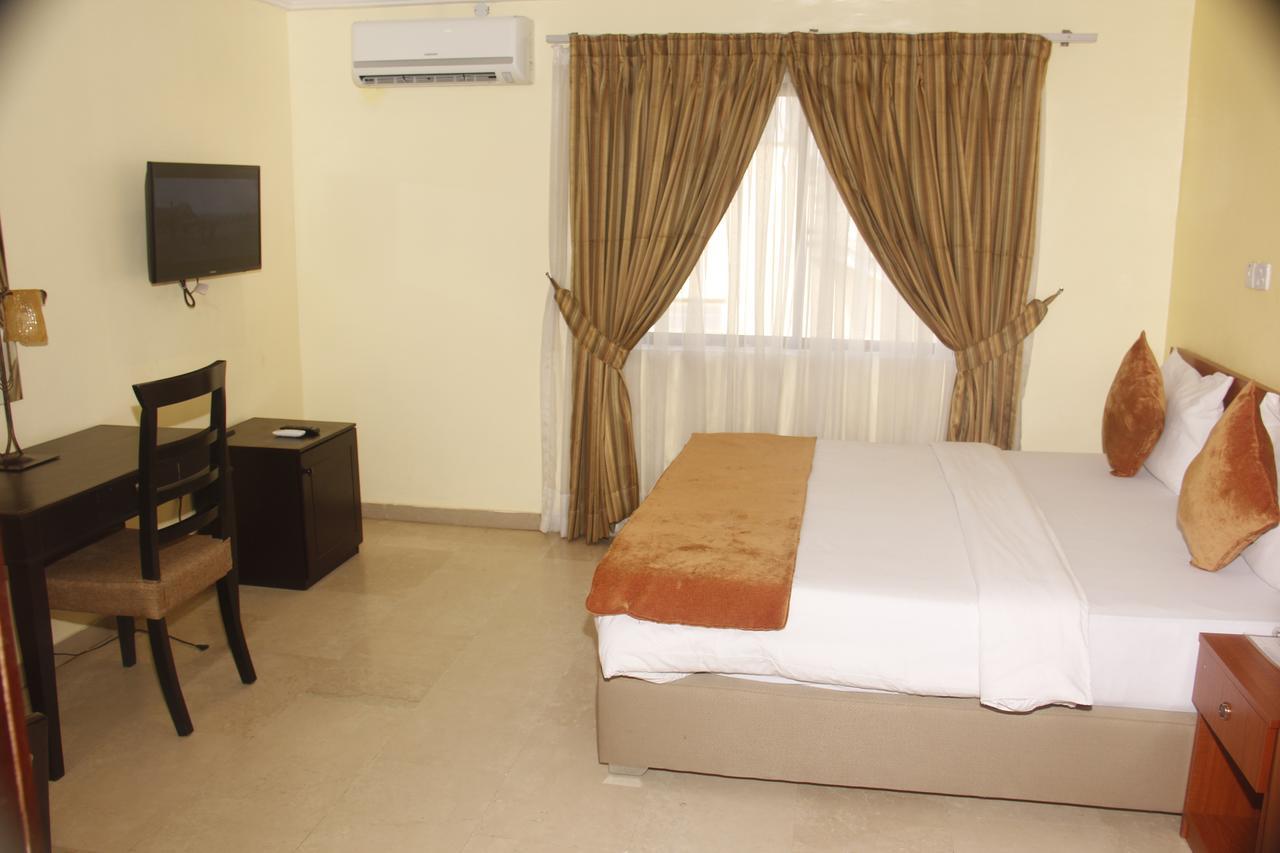 Crown Cottage Hotel Ikeja Exterior photo